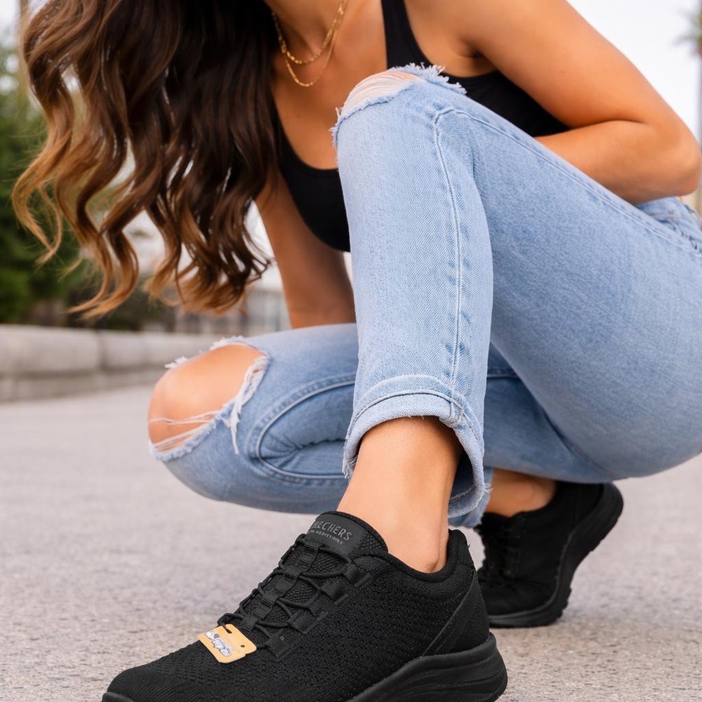 Skechers Black Knit Lace-Up Athletic Sneakers New without its box